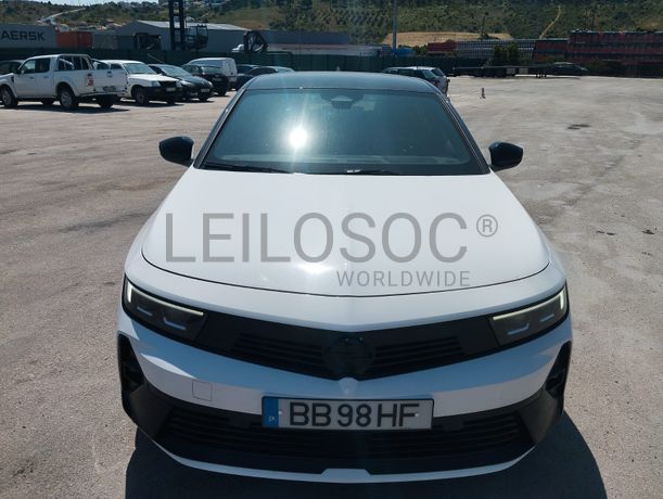 Opel Astra 1.6 Híbrido · Ano 2023