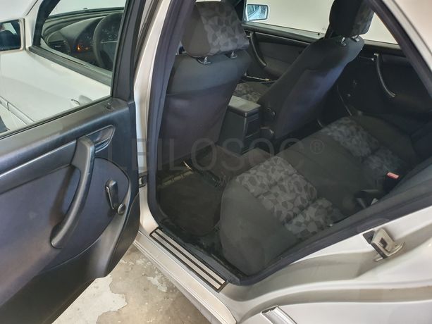 Mercedes-Benz C220 CDI · Ano 1998