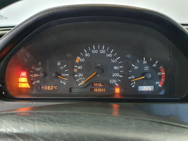 Mercedes-Benz C220 CDI · Ano 1998