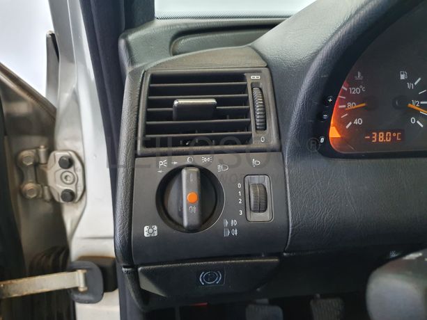 Mercedes-Benz C220 CDI · Ano 1998