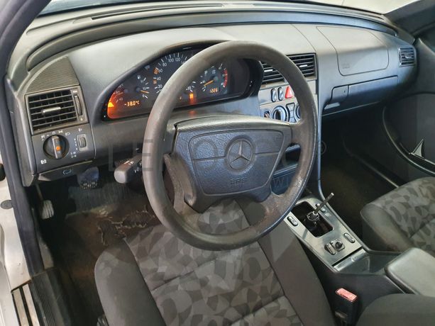 Mercedes-Benz C220 CDI · Ano 1998