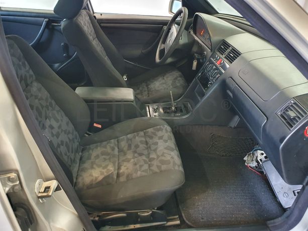 Mercedes-Benz C220 CDI · Ano 1998