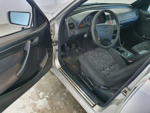 Mercedes-Benz C220 CDI · Ano 1998