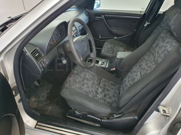 Mercedes-Benz C220 CDI · Ano 1998