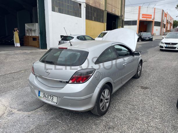 Opel Astra GTC 1.3 CTDI · Ano 2009