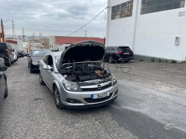 Opel Astra GTC 1.3 CTDI · Ano 2009