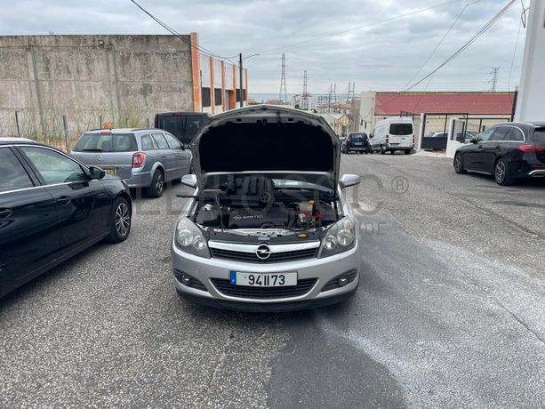 Opel Astra GTC 1.3 CTDI · Ano 2009