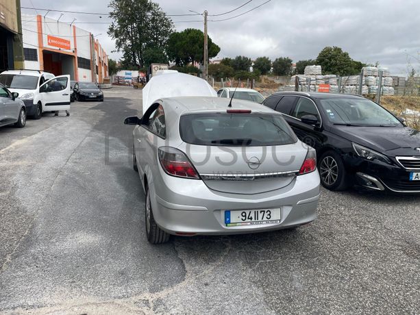 Opel Astra GTC 1.3 CTDI · Ano 2009