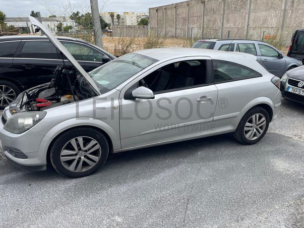 Opel Astra GTC 1.3 CTDI · Ano 2009