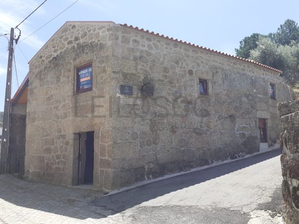 Moradia V2 com logradouro · Sobral da Serra, Guarda