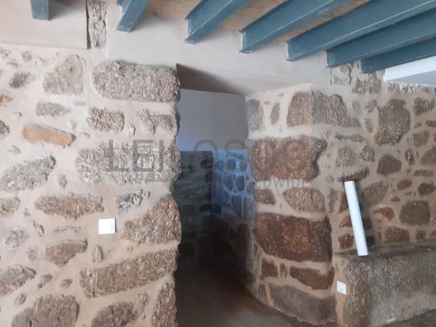 Moradia V2 com logradouro · Sobral da Serra, Guarda