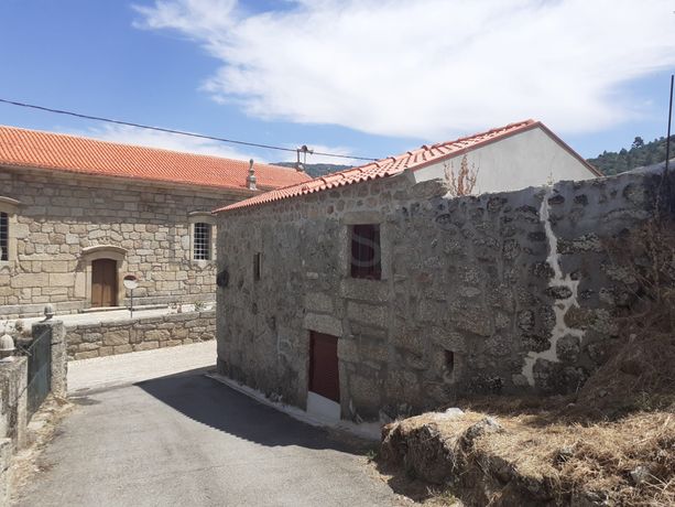 Moradia V2 com logradouro · Sobral da Serra, Guarda