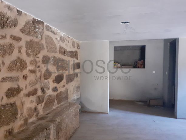 Moradia V2 com logradouro · Sobral da Serra, Guarda