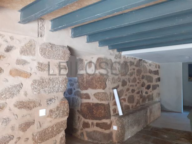 Moradia V2 com logradouro · Sobral da Serra, Guarda