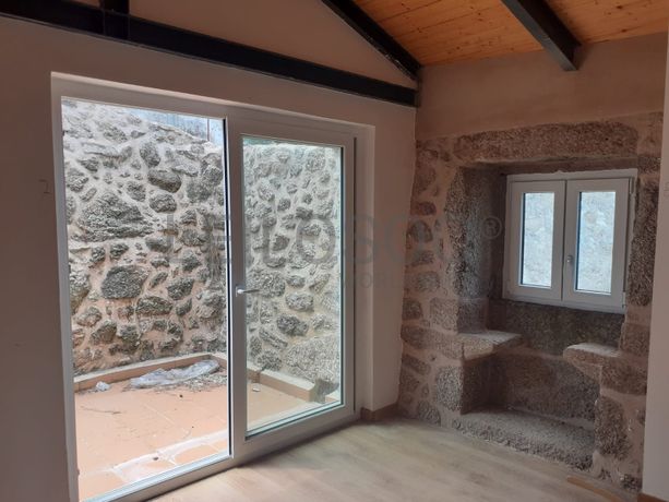 Moradia V2 com logradouro · Sobral da Serra, Guarda