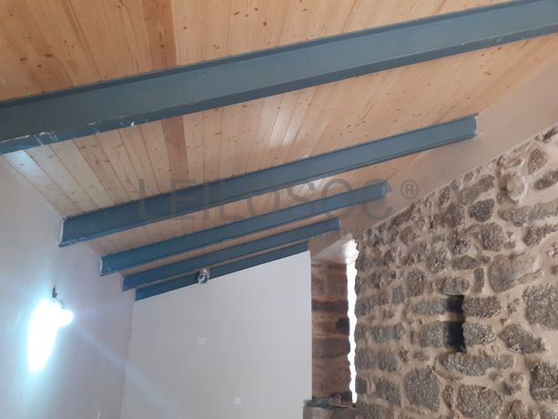 Moradia V2 com logradouro · Sobral da Serra, Guarda