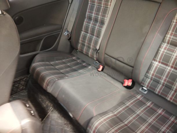 Volkswagen Golf 2.0 TSI GTI · Ano 2012