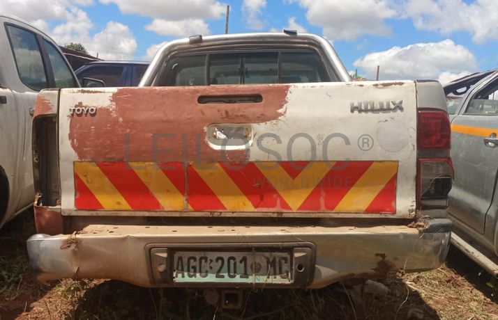 Carcaça de Toyota Hilux