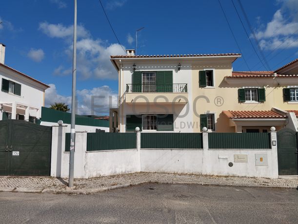 Proporção de 1/2 de Moradia V4+1 · Sintra