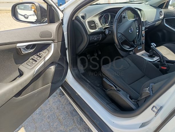 Volvo V40 D2 Cross Country · Ano 2016