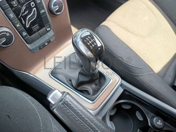 Volvo V40 D2 Cross Country · Ano 2016