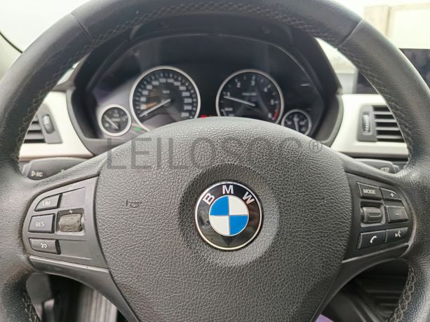BMW 318D · Ano 2015