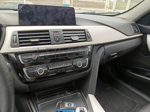 BMW 318D · Ano 2015