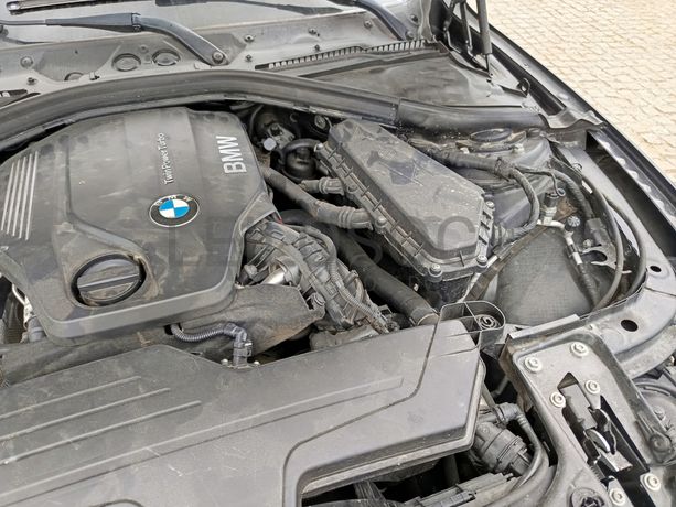 BMW 318D · Ano 2015