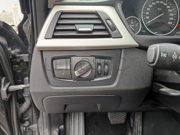 BMW 318D · Ano 2015