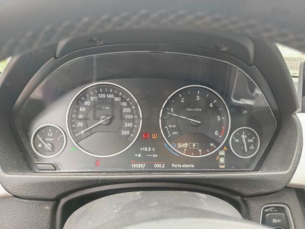 BMW 318D · Ano 2015