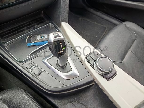 BMW 318D · Ano 2015