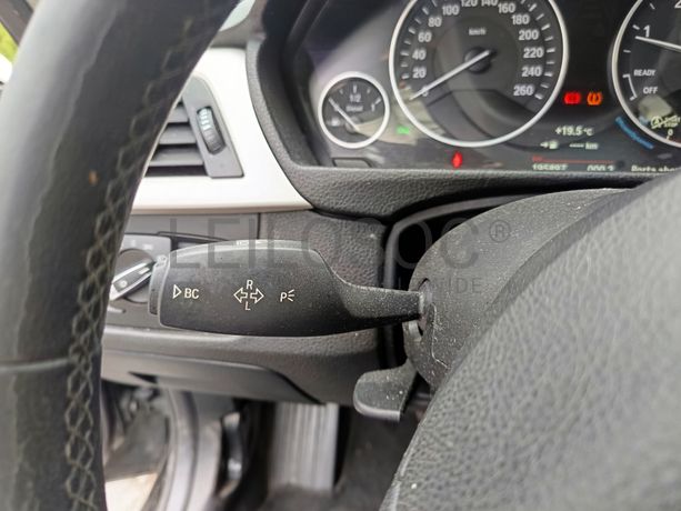 BMW 318D · Ano 2015
