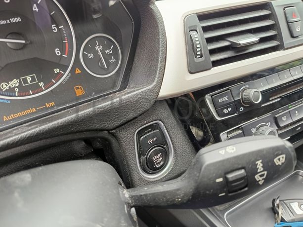 BMW 318D · Ano 2015