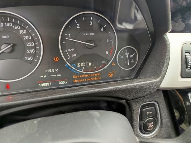 BMW 318D · Ano 2015