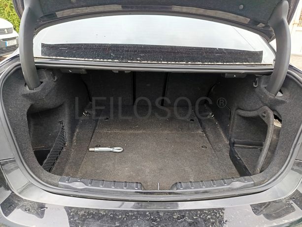 BMW 318D · Ano 2015