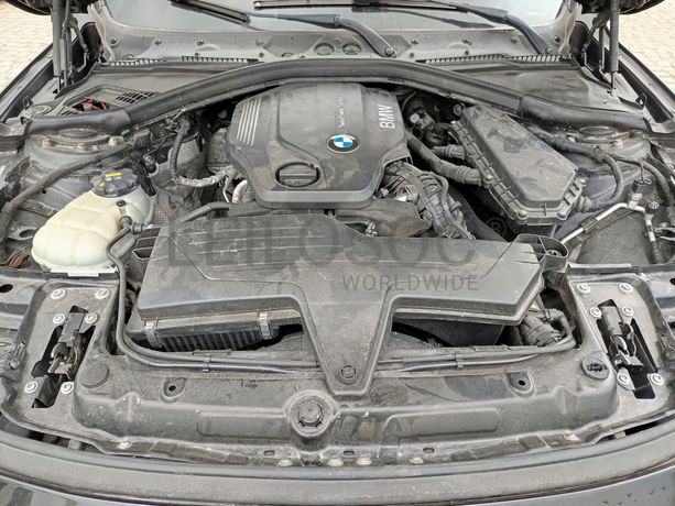 BMW 318D · Ano 2015