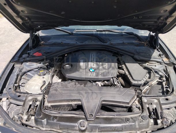 BMW 318 D · Ano 2015