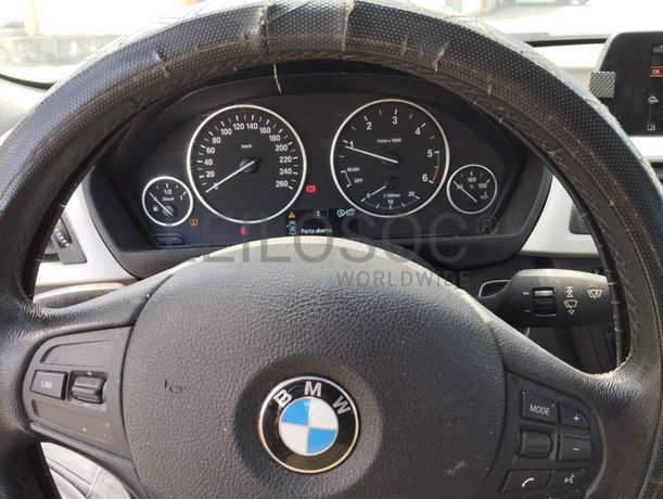 BMW 318 D · Ano 2015