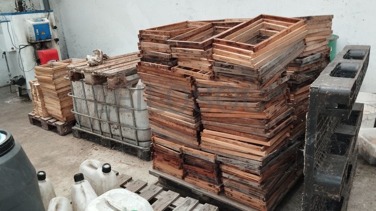 Caixas · Alimentadores de Abelhas