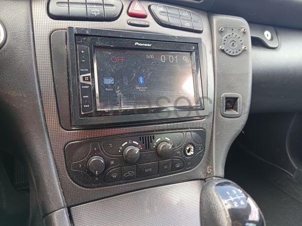 Mercedes-Benz C220 · Ano 2002