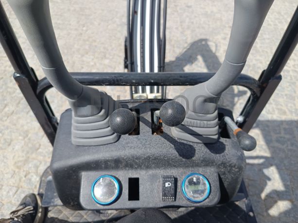 Mini Giratória Colt YFE10