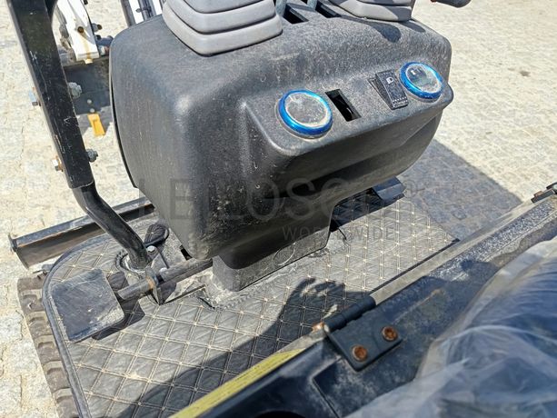 Mini Giratória Colt YFE10