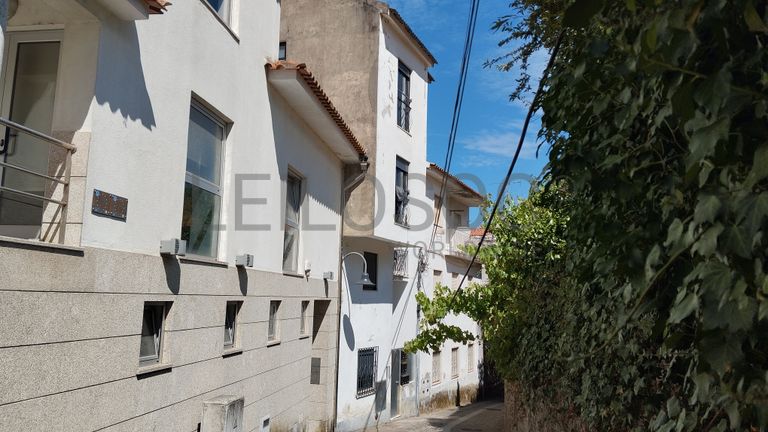 Edifício de 5 Pisos · Seia