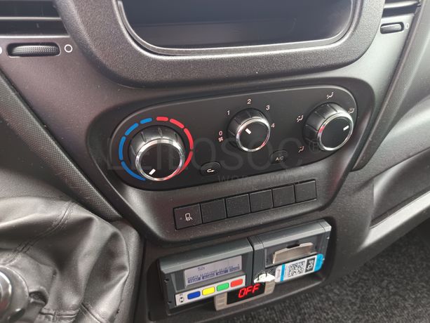 Iveco 35S13 · Ano 2016 · Caixa de Frio