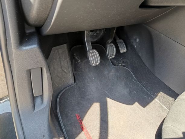 Peugeot 308 · Ano 2015