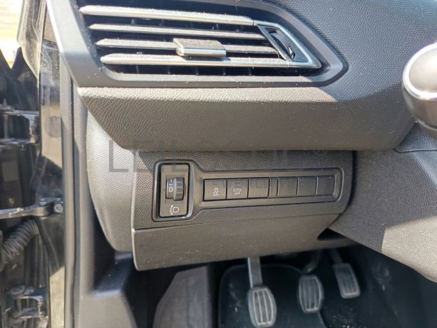 Peugeot 308 · Ano 2015