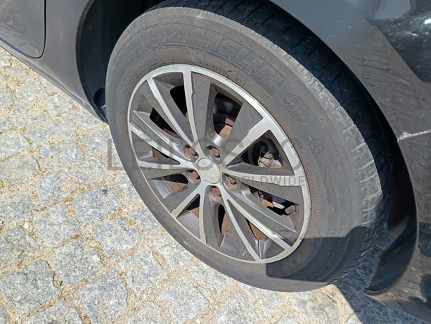 Peugeot 308 · Ano 2015