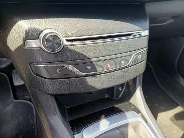 Peugeot 308 · Ano 2015