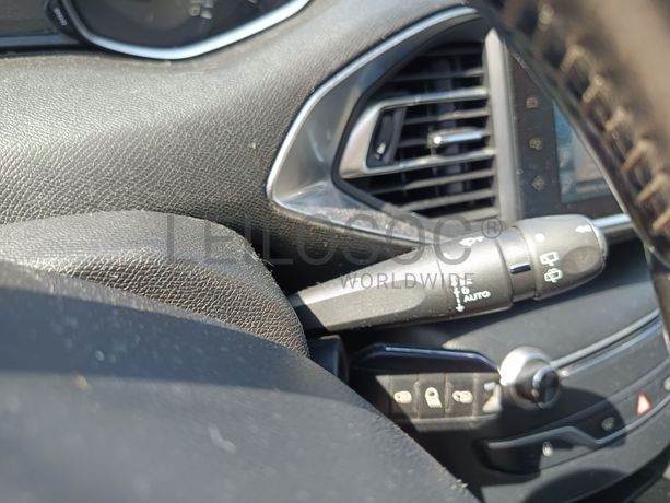 Peugeot 308 · Ano 2015