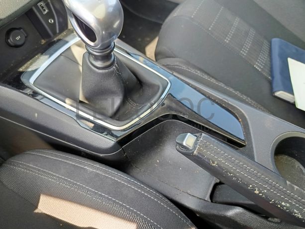 Peugeot 308 · Ano 2015